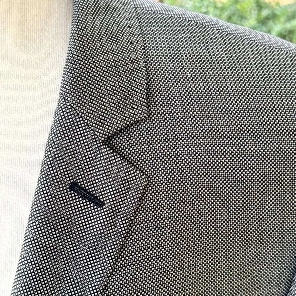 Hugo Boss Hutsons Gray Textured 2 Button Blazer. Size 46R
